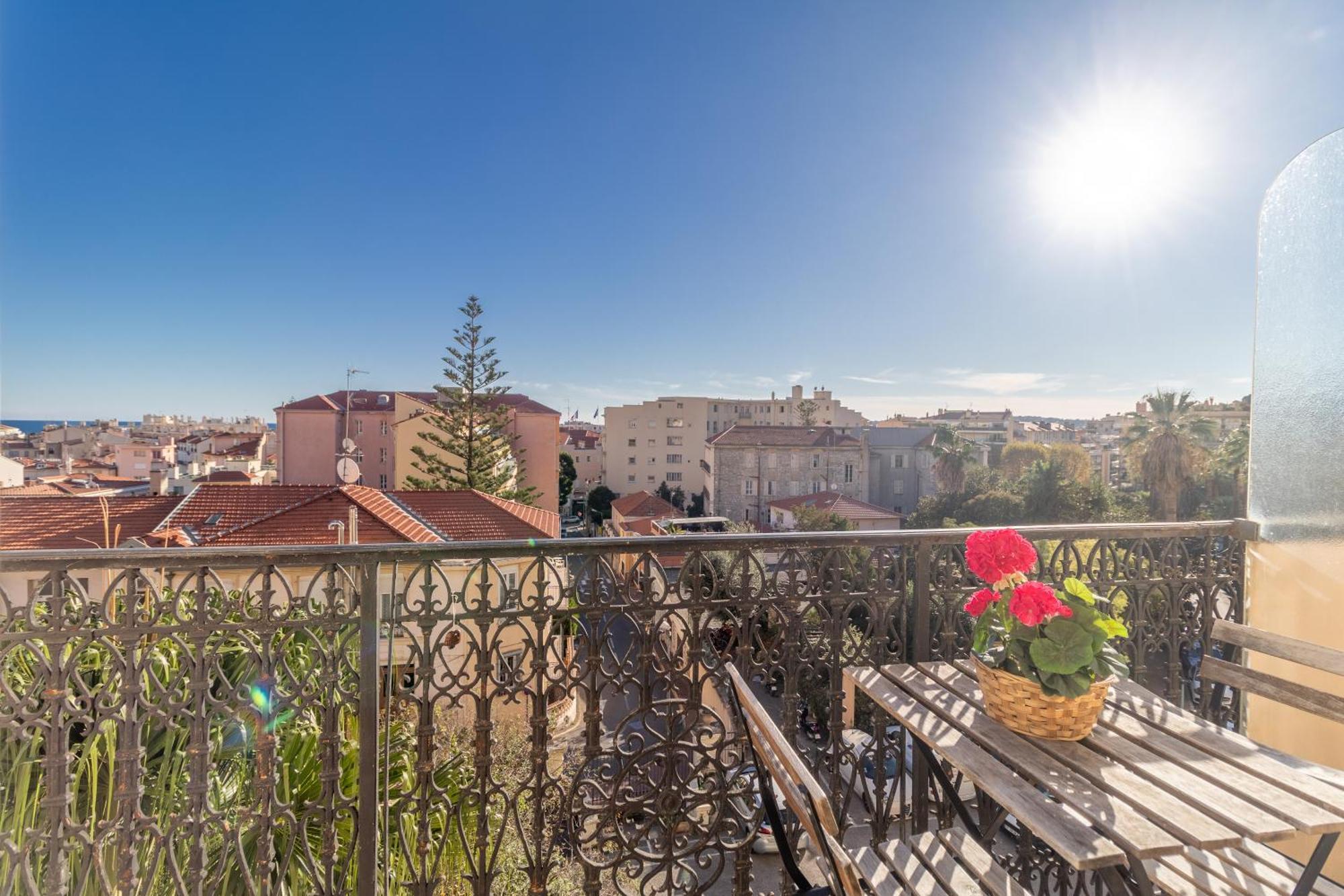 Charming Studio In The Heart Of מנטון מראה חיצוני תמונה